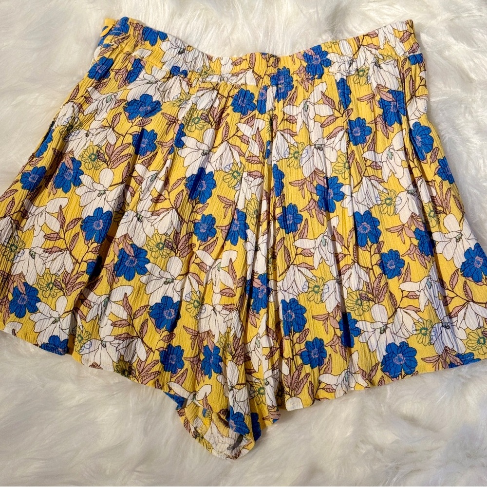 Vestique Floral Yellow Women's Shorts
